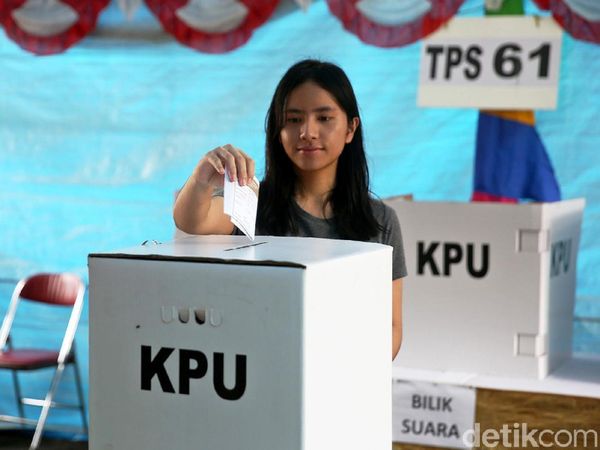 Antusiasme Warga Bekasi Mencoblos dalam Pilkada Jawa Barat