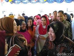 Risma Berharap Gus Ipul-Puti Menang untuk Pendidikan Gratis