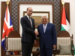 Kunjungi Tepi Barat, Pangeran William Bertemu Presiden Palestina