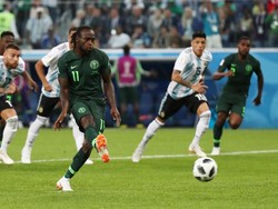 Akibat hal itu, Nigeria pun berhasil menyamakan kedudukan lewat eksekusi penalti Victor Moses. REUTERS/Sergio Perez.