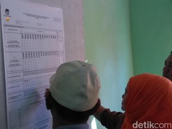 Hasil Penghitungan Suara di TPS Risma, Gus Ipul-Puti Unggul