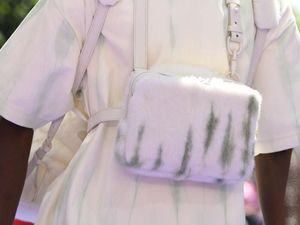 Foto: Prediksi Tren Tas dan Dompet Pria 2019, Dipakai Seperti Kalung