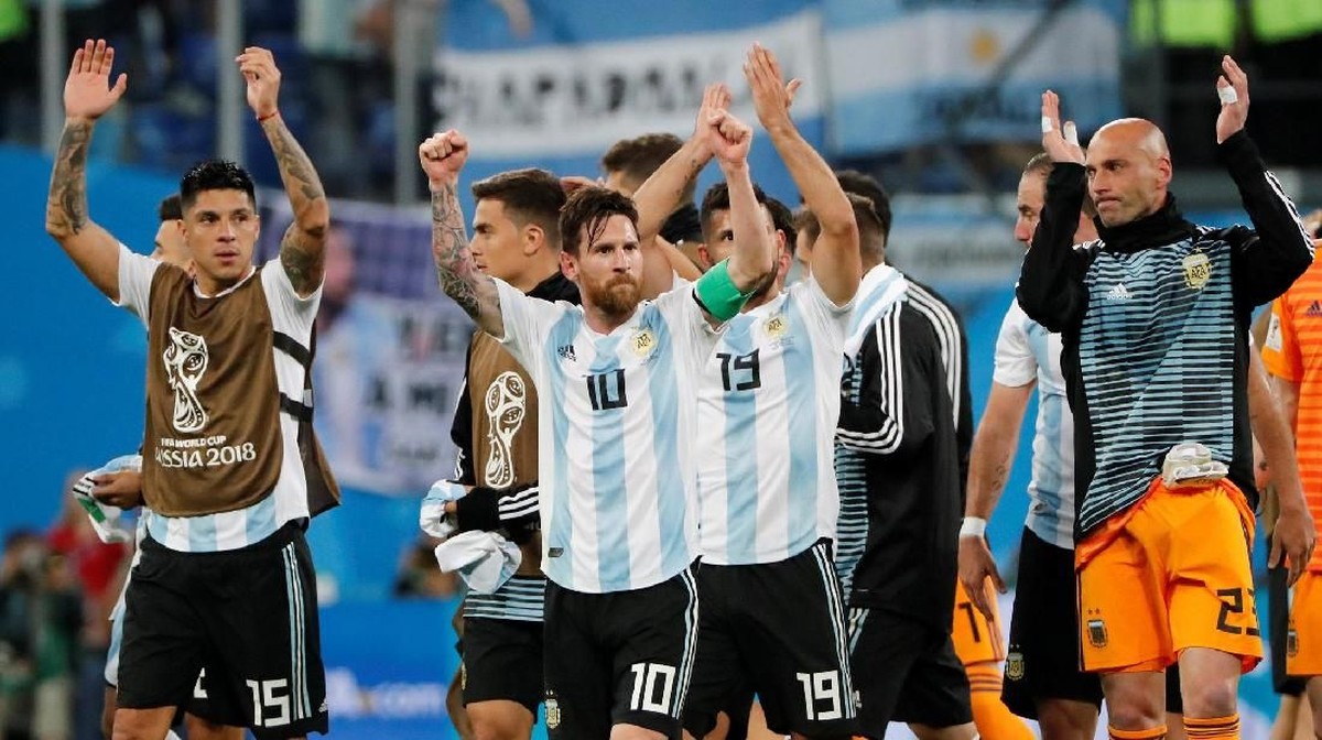 Lionel Messi bersama pemain timnas Argentina. (Foto: Reuters)