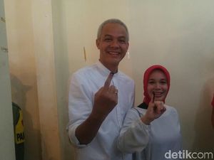 Tutorial Hijab ala Istri Ganjar yang Suaminya Unggul di Pilgub Jateng