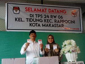 Nyoblos Bareng Keluarga, Ichsan Yasin Yakin Menang Pilgub Sulsel Nyoblos Bareng Keluarga, Ichsan Yasin Yakin Menang Pilgub Sulsel