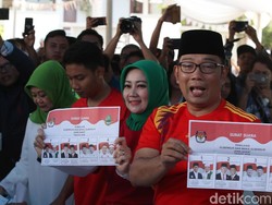 Ridwan Kamil Lengkapi Kemenangan Quick Count di TPS Sendiri
