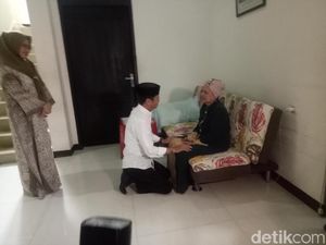 Sebelum Nyoblos, Cagub Sulsel Ichsan Yasin Sungkem ke Ortu Sebelum Nyoblos, Cagub Sulsel Ichsan Yasin Sungkem ke Ortu