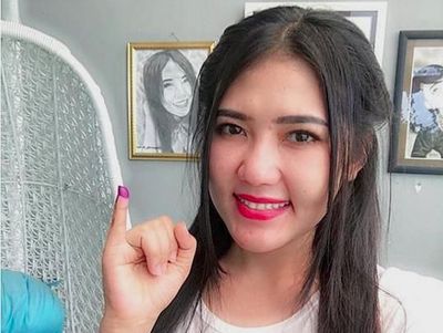 Via Vallen hingga Andrew White Ikut Nyoblos di Pilkada Serentak