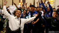 Suka Cita Pendukung Ridwan Kamil