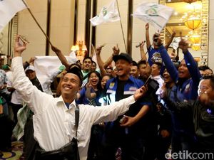 Suka Cita Pendukung Ridwan Kamil Suka Cita Pendukung Ridwan Kamil