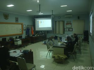Real Count Sementara di KPU Banyumas, Achmad Husain Unggul Real Count Sementara di KPU Banyumas, Achmad Husain Unggul