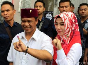 Anton Charliyan Nyoblos di Tasikmalaya