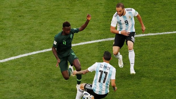 Timnas Argentina berusaha mendominasi laga sejak menit pertama.