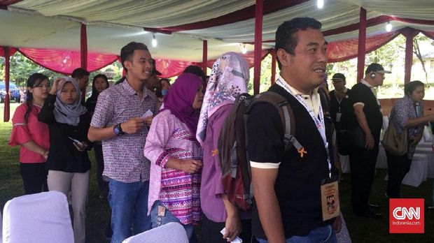 Prabowo Nyoblos di TPS 'Merah Putih'