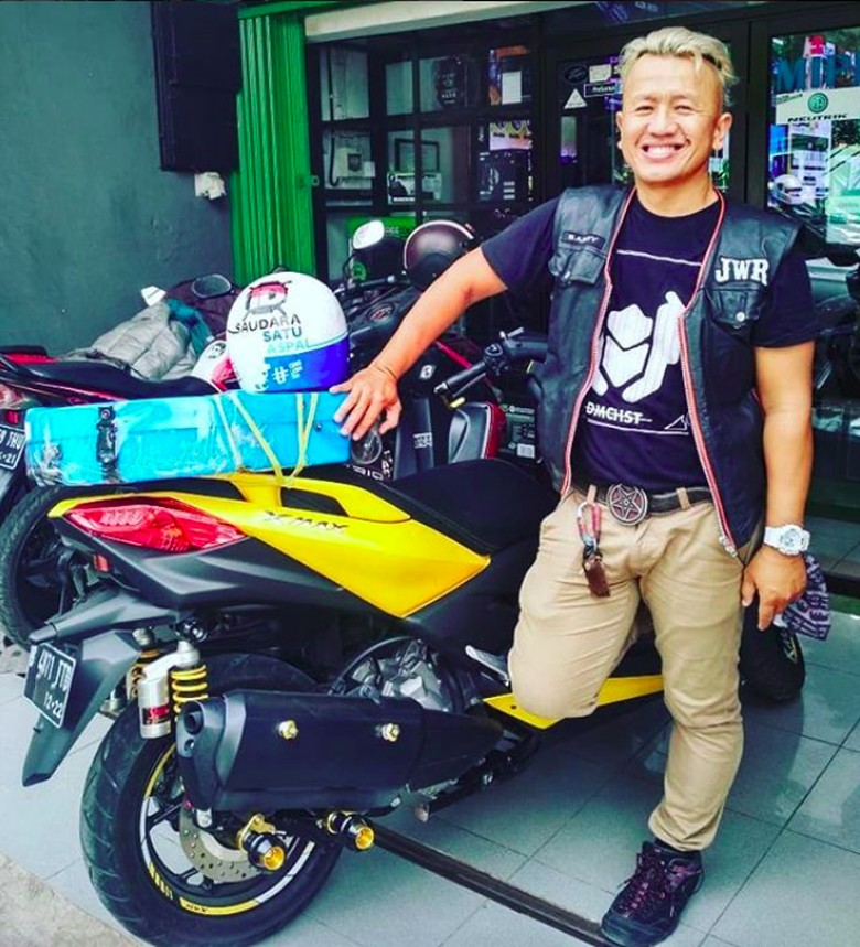 Sandy dengan motornya. Foto: Instagram/sandypasband_