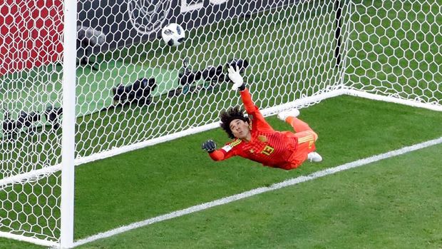 Ketangguhan Guillermo Ochoa musnah di babak kedua.