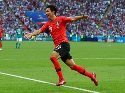 Kim Young-gwon merayakan golnya. REUTERS/Pilar Olivares.