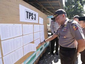 Asisten SDM Kapolri Pantau Coblosan di Kalbar, Pastikan Kondusif