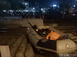 Disetop Malam Ini, Pencarian Buaya Kali Grogol Dilanjutkan Besok Disetop Malam Ini, Pencarian Buaya Kali Grogol Dilanjutkan Besok