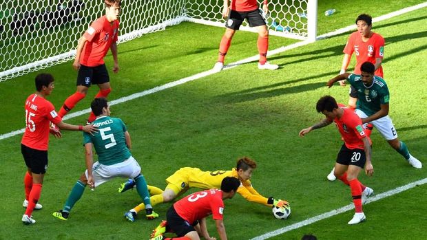 Mats Hummels membuang peluang pada mneit ke-40.