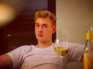 Begini Serunya Gaya Makan Julian Brandt, Gelandang Jerman yang Tampan
