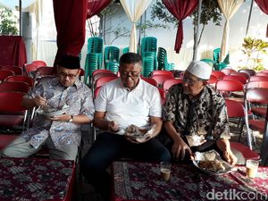 Sudirman Said Ziarah Lalu Sarapan Nasi Ponggol Sebelum Pantau TPS