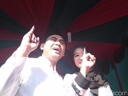 Taj Yasin Berangkat ke TPS Diiringi Tabuhan Rebana Para Santri