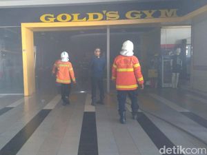 Golds Gym di Sutos Terbakar, Asap Hitam Mengepul