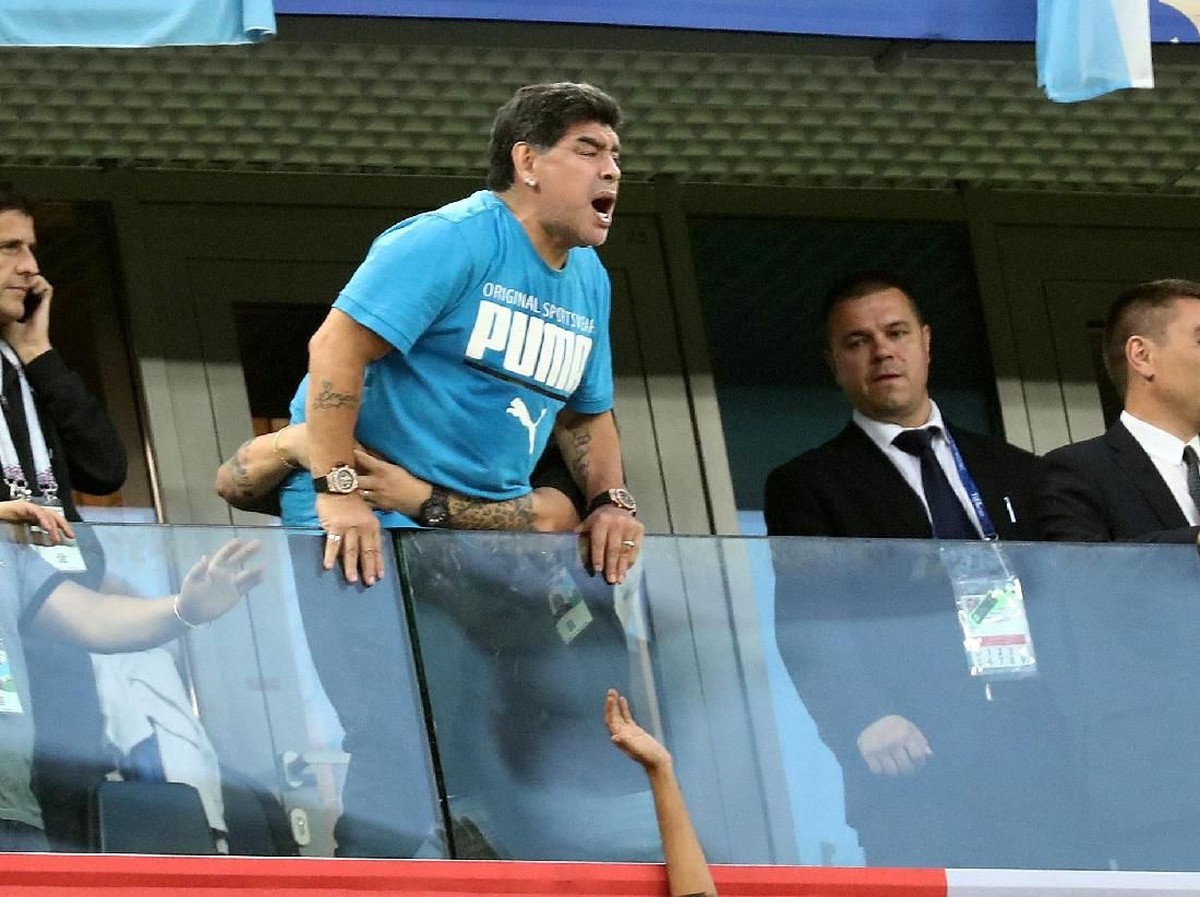 Diego Maradona dilarikan ke rumah sakit setelah Argentina menang atas Nigeria di Piala Dunua 2018 (REUTERS/Sergio Perez/File Photo)