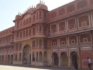 Cantiknya Istana Kota Jaipur yang Bernuansa Pink