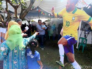 Gempita Piala Dunia di TPS Ridwan Kamil Gempita Piala Dunia di TPS Ridwan Kamil