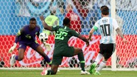 Gol pertama Messi di Piala Dunia 2018 lahir saat Argentina mengalahkan Nigeria 2-1. Messi membuka keunggulan timnya di menit ke-14. (Foto: Alex Morton/Getty Images)