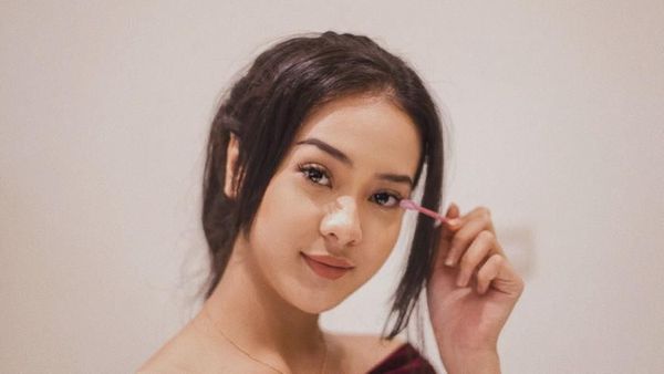Melihat Pose Anya Geraldine yang Kembali Disorot KPAI
