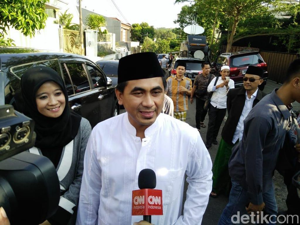 Menang Quick Count, Ganjar-Yasin Dapat Pesan Ini Dari Mbah Moen Menang Quick Count, Ganjar-Yasin Dapat Pesan Ini Dari Mbah Moen