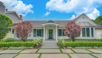 Foto: Rumah Selena Gomez Kelihatan Simpel, Tapi Harganya Rp 39 M!