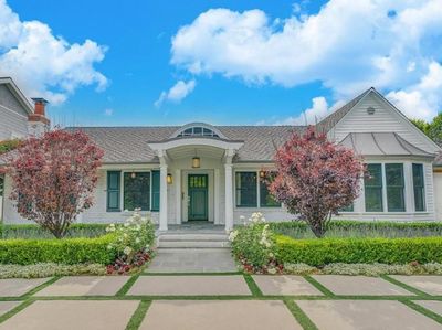 Foto: Rumah Selena Gomez Kelihatan Simpel, Tapi Harganya Rp 39 M!