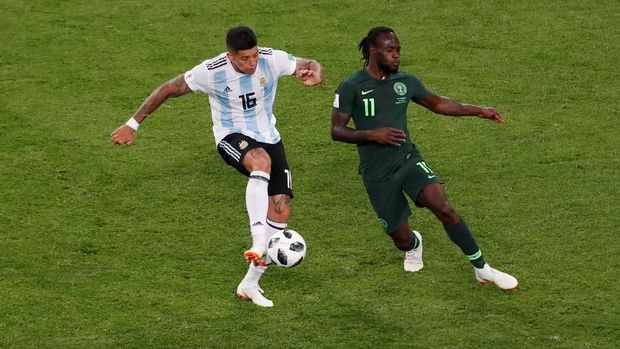 Timnas Argentina lolos ke 16 besar setelah mengalahkan Nigeria 2-1.