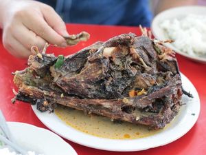 Makan Siang di Semarang, Coba Gulai Kepala Manyung