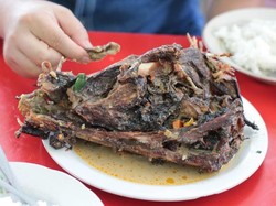 Makan Siang di Semarang, Coba Gulai Kepala Manyung