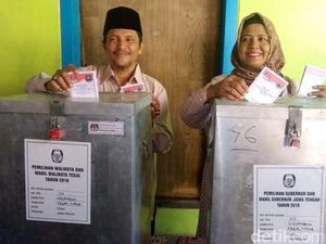 5 Paslon Berebut Suara di Pilwalkot Tegal Hari Ini 5 Paslon Berebut Suara di Pilwalkot Tegal Hari Ini