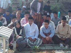 Sebelum Nyoblos, Taj Yasin Ziarah ke Makam Kakek dan Ibu