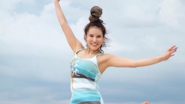 Intip Gaya Liburannya Instruktur Kebugaran Cantik Thailand