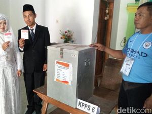 Usai Ijab Kabul, Pengantin Ini Langsung Berangkat Nyoblos