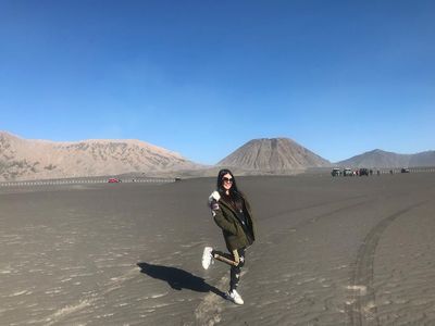 Senyum Manis Via Vallen di Bromo