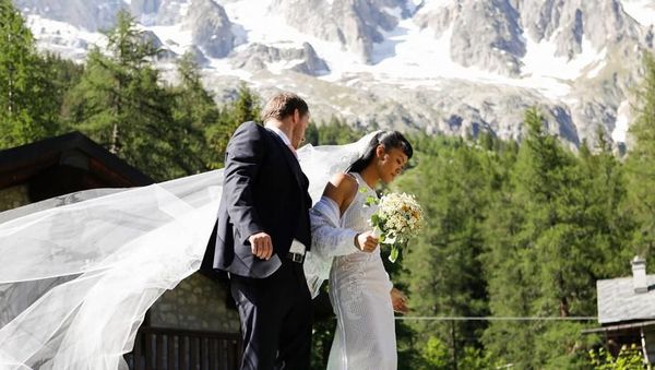 Pose Seksi Anya Geraldine, Happy Wedding Kelly Tandiono