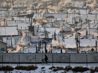 Foto: Kehidupan Korea Utara di Perbatasan China