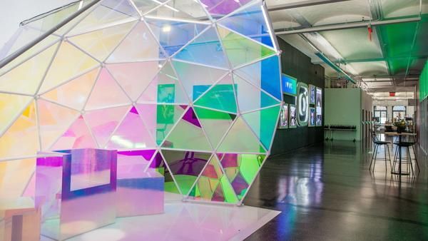 Melihat Kantor Instagram yang Super Instagrammable