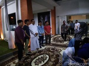 Kediaman Gus Ipul Sepi Usai Kalah dalam Hitung Cepat Kediaman Gus Ipul Sepi Usai Kalah dalam Hitung Cepat