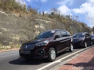 Jalan-jalan dengan Mobil Keluarga di Selatan Bali Jalan-jalan dengan Mobil Keluarga di Selatan Bali
