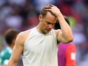 Manuel Neuer, Kamu Memalukan!